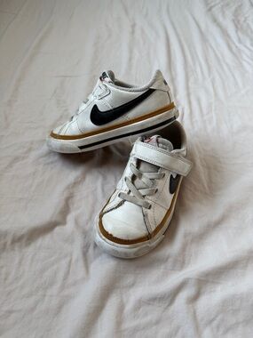 Nike Kids White Low-Top Sneakers with Black Swoosh and Tan Accent